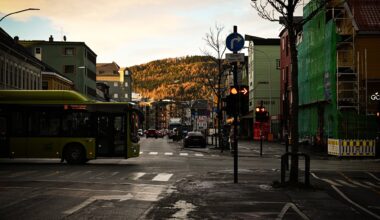 Trafikk, Midtbyen | Dette skiltet har politiet bedt kommunen om å ta ned: – Best å la dem stå - Nidaros