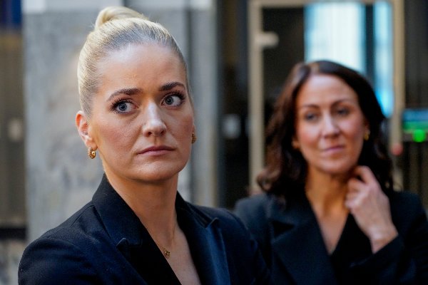 Oslo 20240927.
Justis- og beredskapsminister Emilie Enger Mehl (Sp) og arbeids- og inkluderingsminister Tonje Brenna (Ap) holder pressekonferanse om situasjonen for fordrevne fra Ukraina, mottak og bosetting.
Foto: Ole Berg-Rusten / NTB