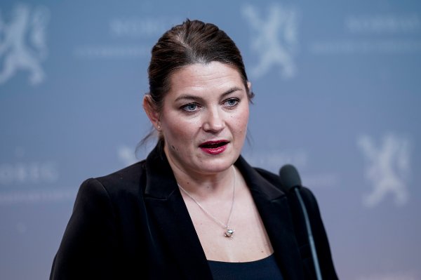 Oslo 20251118. 
Utenriksminister Espen Barth Eide og næringsminister Cecilie Myrseth holder pressetreff i Utenriksdepartementet om EUs avgjørelse om innføring av toll på jernlegeringer.
Foto: Jonas Fæste Laksekjøn / NTB