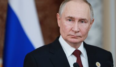 Russland, Ukraina | Russland hevder å ha erobret viktig by i Øst-Ukraina