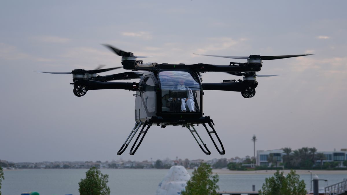 Aridges Land Aircraft Carrier under en demonstrasjon i Dubai.