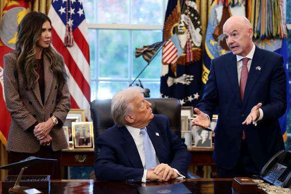 Et bilde av Donald Trump og Gianni Infantino