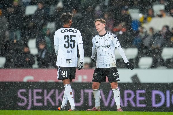 Trondheim, Norway 20251130.
Rosenborgs Emil Konradsen Ceide og Simen Bolkan Nordli i Eliteseriekampen i fotball mellom Rosenborg og Strømsgodset på Lerkendal stadion.
Foto: Ole Martin Wold / NTB