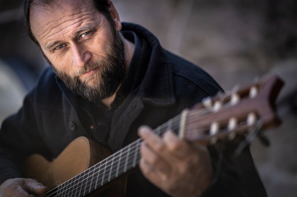 Oslo 20200417. 
Musiker Stein Torleif Bjella har som alle andre kulturarbeidere avlyst alt av konserter på ubestemt tid. Likevel kommer Bjella ut med sitt nye album 