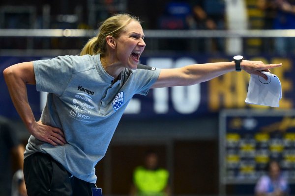Helle Thomsen, head coach of CSM Bucuresti gives instructions to her players during the Champions League women's handball match between CSM Bucuresti and Denmark's Nykobing Falster, at the Polyvalent Hall in Bucharest, Romania, Sunday, Oct. 6, 2024. (AP Photo/Raed Krishan)