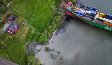 Et 135 meter langt konteinerskip gikk på grunn i Trondheimsfjorden utenfor Byneset i mai i år.
