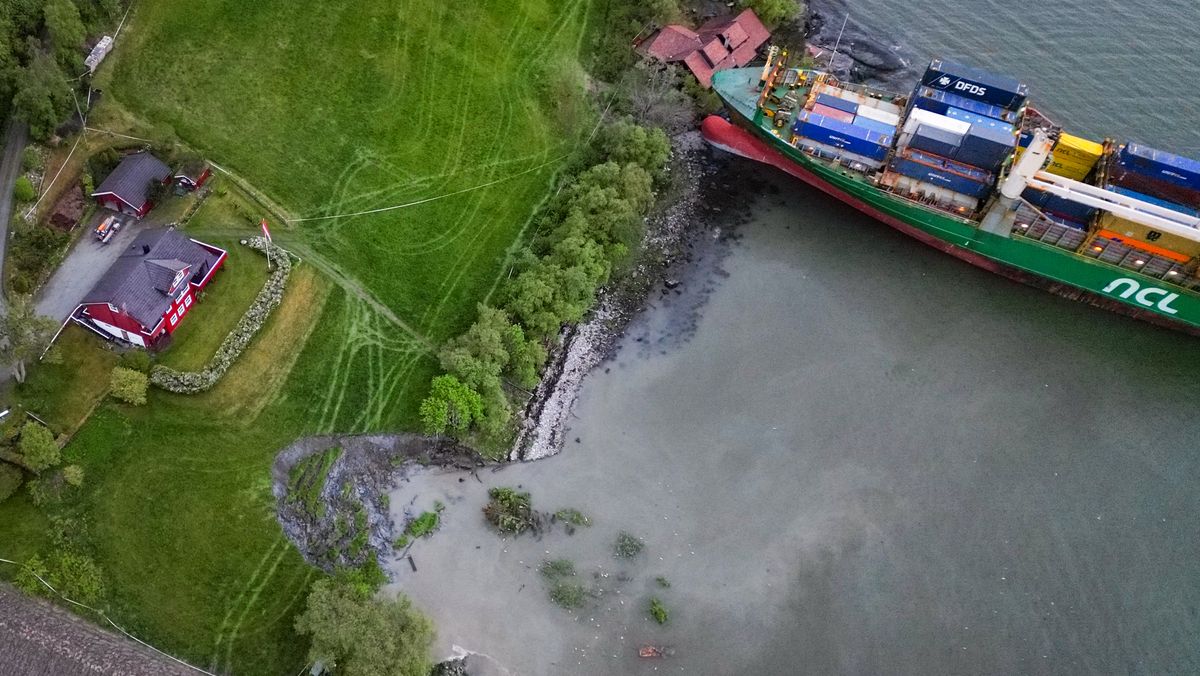 Et 135 meter langt konteinerskip gikk på grunn i Trondheimsfjorden utenfor Byneset i mai i år.