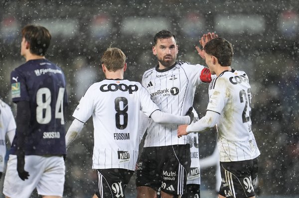 Trondheim, Norway 20251130.
Eliteseriekampen i fotball mellom Rosenborg og Strømsgodset på Lerkendal stadion.
Foto: Ole Martin Wold / NTB