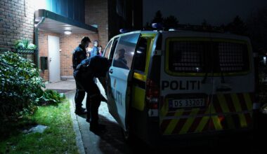 Krim, Vold | Kvinne i 80-årene møtte tre personer i leiligheten da hun kom hjem: – Ble slått ned