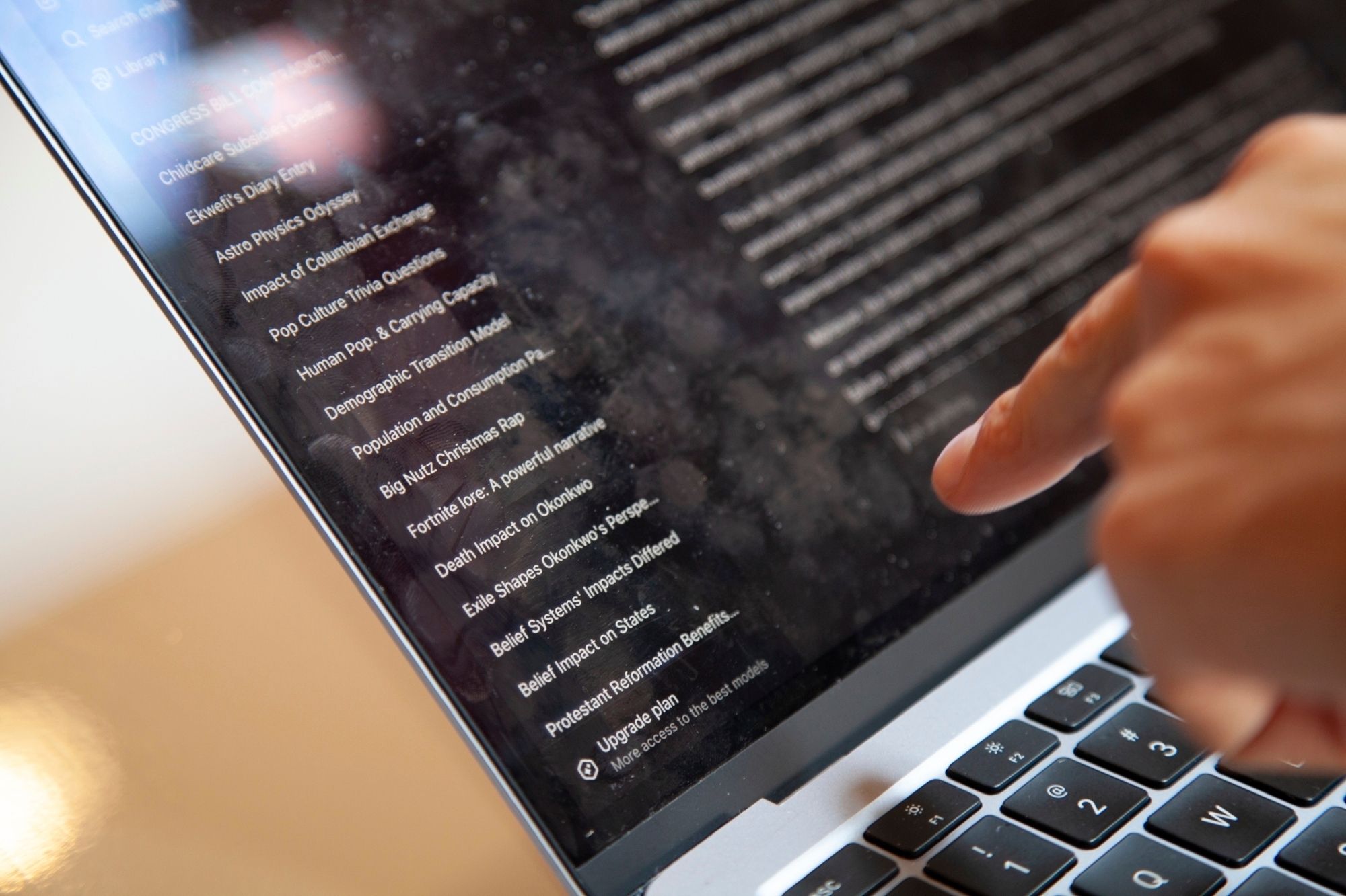 Chatboter påvirker også barn og tenåringer annerledes enn en tradisjonell søkemotor fordi de er designet for å oppleves menneskelige