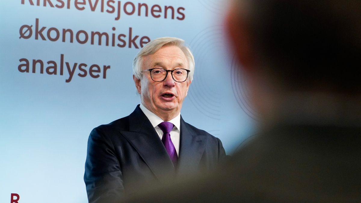 Riksrevisor Karl Eirik Schjøtt-Pedersen presenterer resultatet av den årlige revisjonen av statens regnskaper.