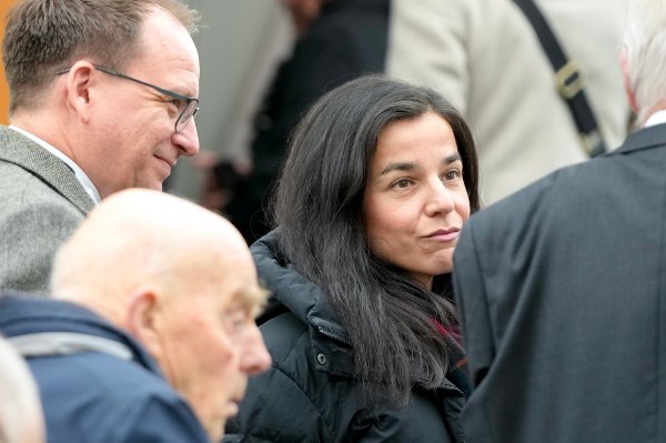 Nittedal 20251107. 
Idrettspresident Zaineb Al-Samarai før bisettelsen til tidligere skiløper Odd Martinsen. Han bisettes i Nittedal kirke fredag.
Foto: Gorm Kallestad / NTB