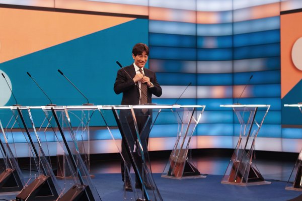 Oslo 20251127.
Programleder Fredrik Solvang under sin siste sending av Debatten på NRK torsdag kveld.
Foto: Thomas Fure / NTB