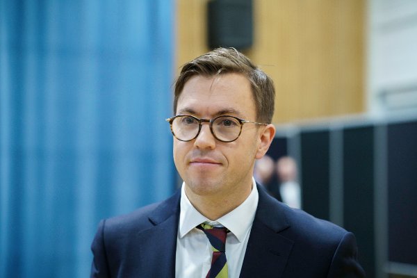 Tyristrand 20240108. 
Statens prosessfullmektig, advokat Andreas Hjetland  hos Regjeringsadvokaten før Oslo tingrett behandler saken som gjelder Anders Behring Breiviks soningsforhold og hans rettigheter etter Den Europeiske Menneskerettighetskonvensjonen. Rettssaken finner sted i en gymsal i Ringerike fengsel.
Breivik, som nå kaller seg Fjotolf Hansen, ble året etter terrorangrepene mot Oslo og Utøya 22. juli 2011, dømt til 21 års forvaring med en minstetid på 10 år. 77 mennesker mistet livet i angrepene.
Foto: Cornelius Poppe / NTB