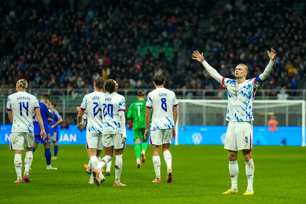 Milano, Italia 20251116. 
Erling Braut Haaland feirer sin 1-3 scoring under VM-kvalifiseringskampen i fotball mellom Norge og Italia på San Siro.
Foto: Lise Åserud  / NTB