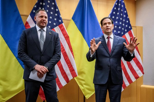 TOPSHOT - US Secretary of State Marco Rubio (R) and Ukraine's Presidential Office Chief of staff Andriy Yermak hold a press conference following their closed-door talks on a US plan to end the war in Ukraine at the US Mission in Geneva, on November 23, 2025. US Secretary of State Marco Rubio arrived in Geneva on November 23, 2025 morning for discussions on a US plan to end the Ukraine war, after Washington signalled room for negotiation on the controversial proposal. Ukrainian, European and Canadian officials were also gathering in the Swiss city. (Photo by Fabrice COFFRINI / AFP)