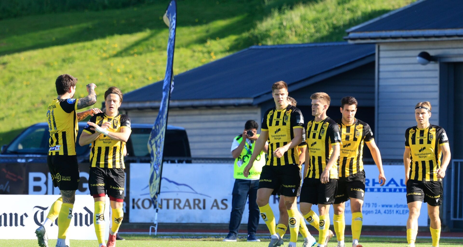 Sport, Fotball | Sterk sesong trakk færre til tribunene