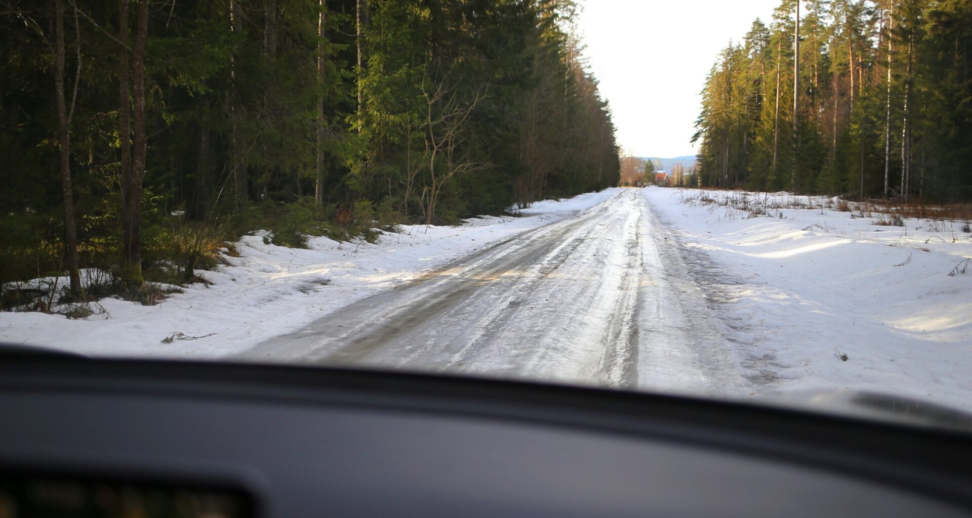 Vær, Farevarsel | Farevarsel: Is og regn fører til vanskelige kjøreforhold