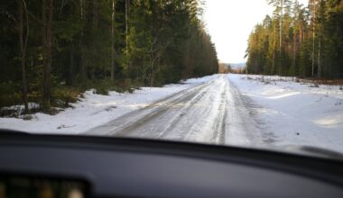 Vær, Farevarsel | Farevarsel: Is og regn fører til vanskelige kjøreforhold
