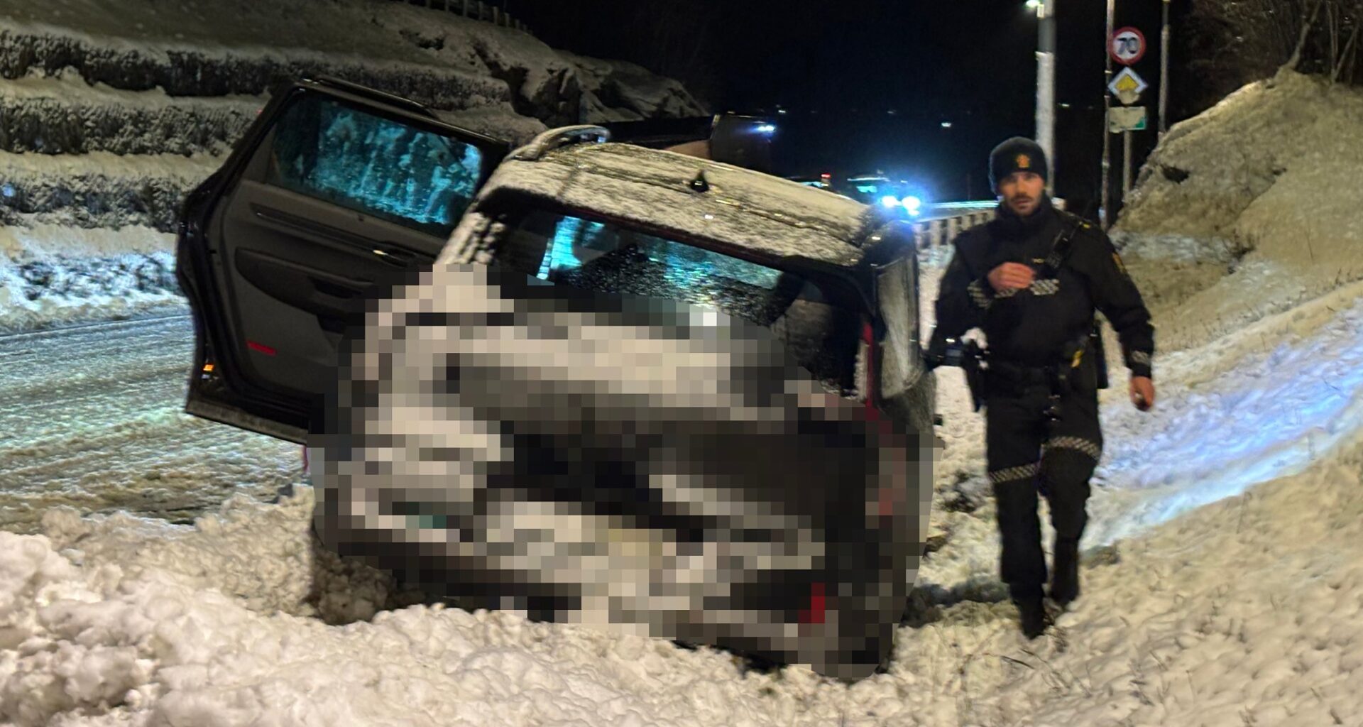 Utforkjøring, Bil | Bil av veien og i brann på E8 – tre personer i bilen