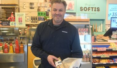 Askim, Indre Østfold | Salgsplakaten får kundene til å stusse: – Skal kiosken i Askim legges ned? - Smaalenenes Avis