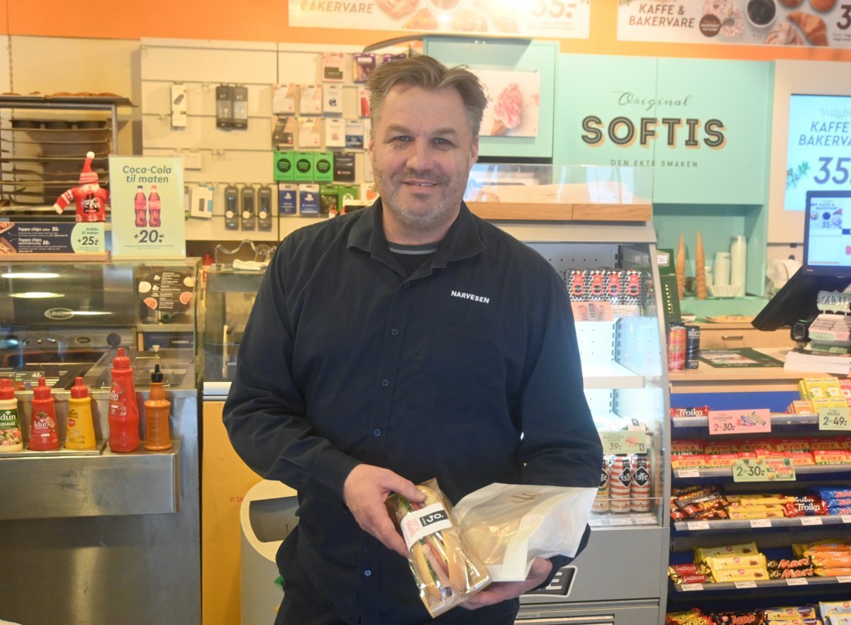 Askim, Indre Østfold | Salgsplakaten får kundene til å stusse: – Skal kiosken i Askim legges ned? - Smaalenenes Avis