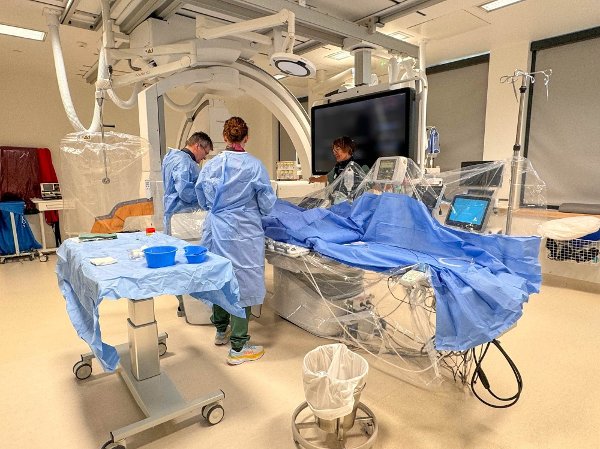 Det er mye støy rundt framtidens PCI-tilbud i nord. Og mer kommer. Dette bildet er fra PCI-senteret ved Nordlandssykehuset i Bodø. PCI-bråket fortsetter. – Man ikke kan organisere seg bort fra arbeidskonflikter og virksomhetsoverdragelse framstår som en svært risikabel løsning, hevder konserntillitsvalgte. De omtaler samarbeidet som «dysfunksjonelt»