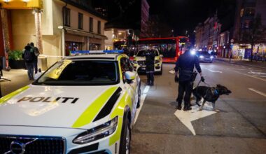 Politiet søker etter to personer etter at en person er påført stikkskader i et slagsmål på Grønland i Oslo lørdag kveld