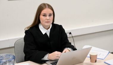 Politi, Promillekjører | Mener kvinne gjemte mann i skapet: – Jeg skulle aldri ha sluppet dem inn