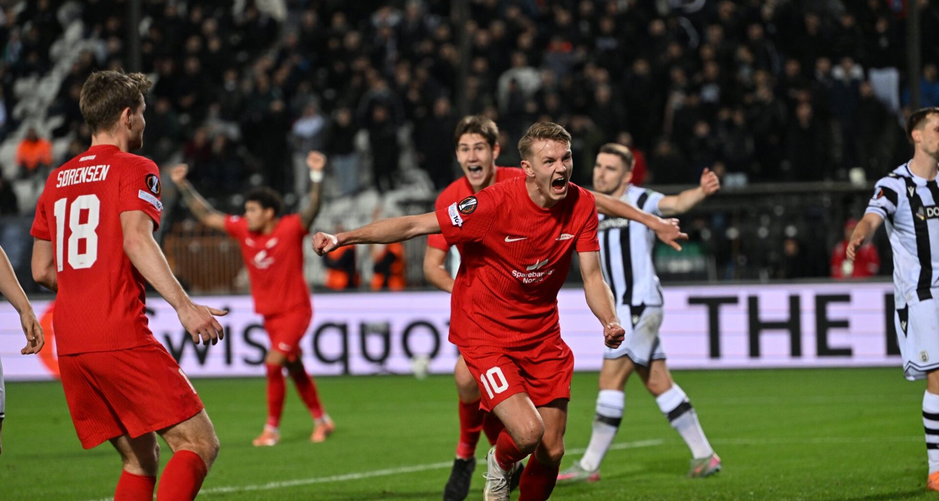 SK Brann, Fotball | Grønner hyller servitøren: – Hører hjemme i Champions League! - Bergensavisen