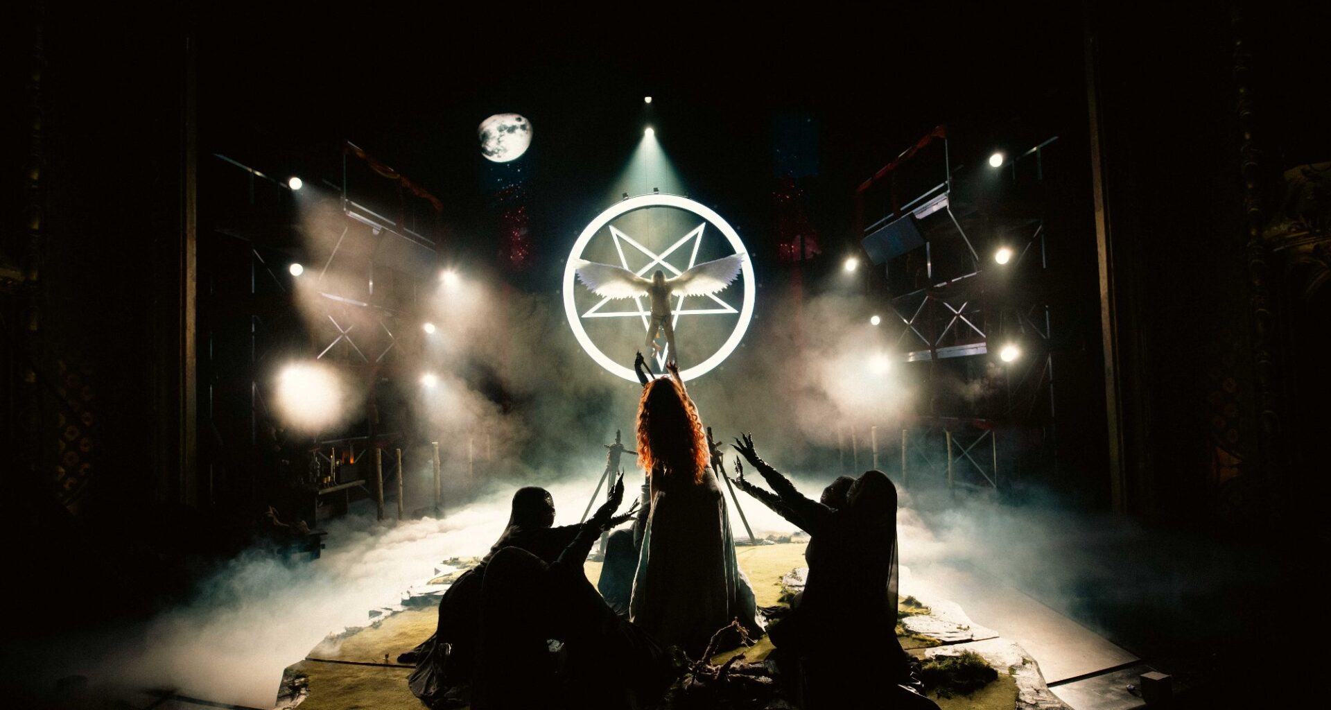 Kultur, Nord-Aurdal | Margit Sandemo reiste seg i salen for å si et par ord: – Så så jeg Valdres - Avisa Valdres