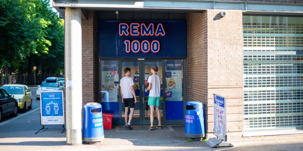 Dagligvarekjede kommer i julestemning: Setter prisene langt under Rema 1000 og Kiwi