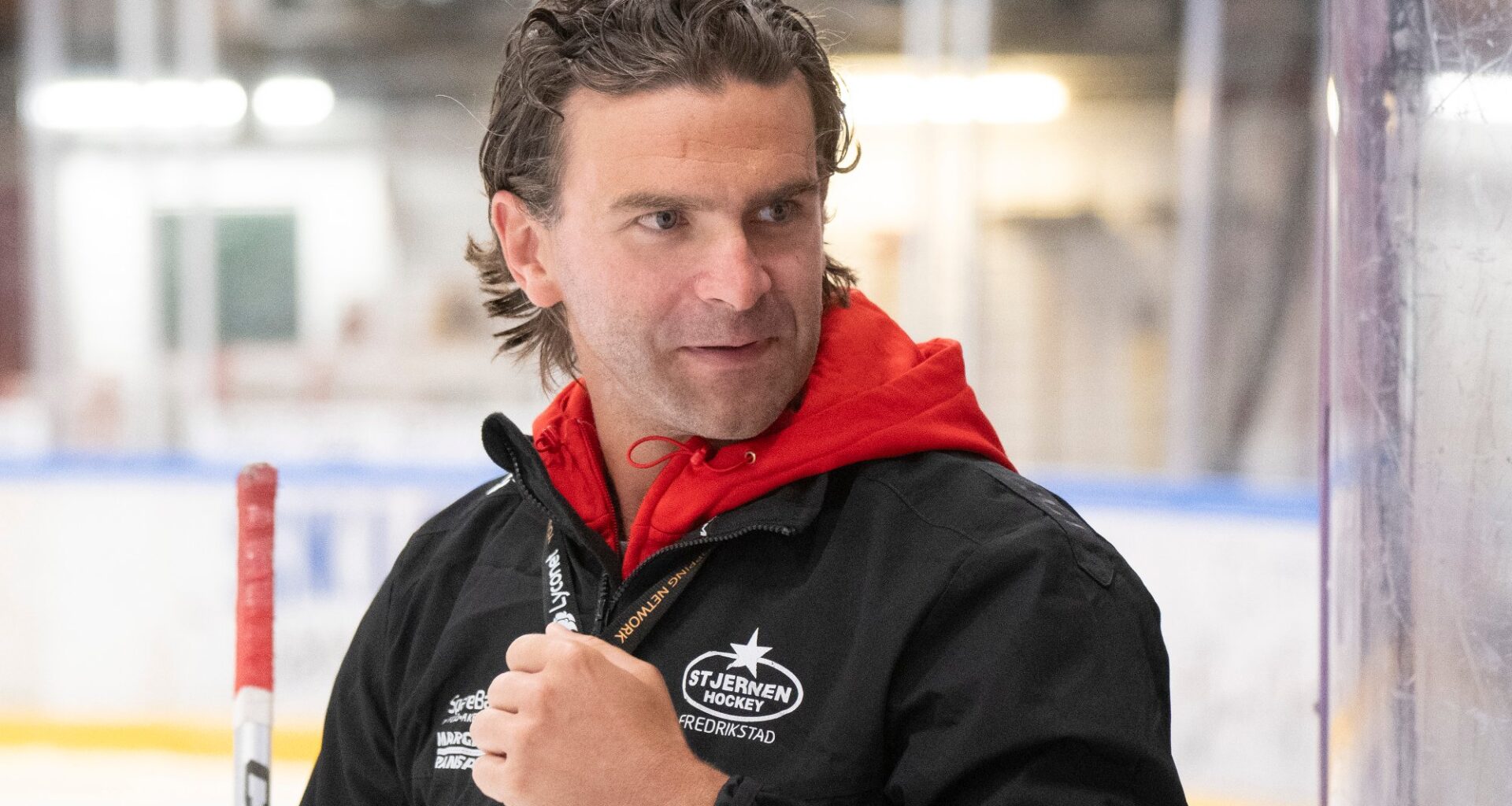 Stjernen, Lasse Fjeldstad | Stjernen kom ned på jorda i Stavanger – fikk bank av Oilers - Fredriksstad Blad