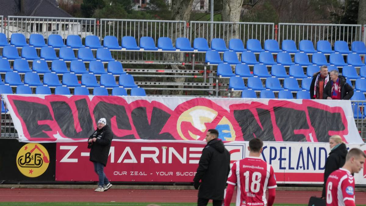 Lyn-supportere med protestbanner