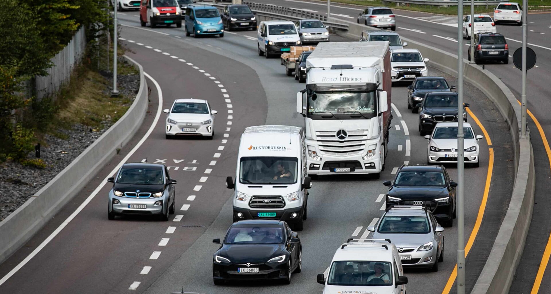 Regjeringen varsler kraftig øking i bensin, drivstoff og CO₂-avgifter