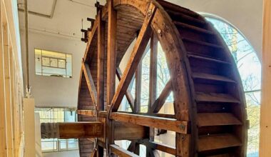 Teknisk museum har fått nytt vannhjul etter at det gamle råtnet på akslingen.