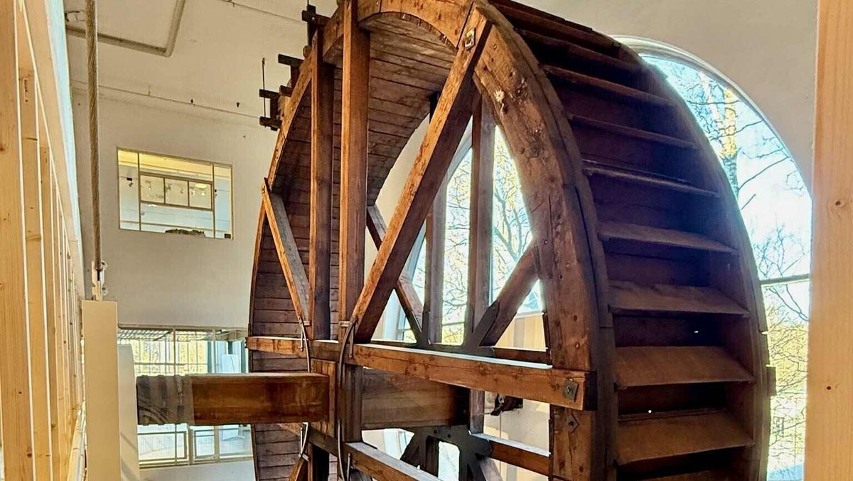 Teknisk museum har fått nytt vannhjul etter at det gamle råtnet på akslingen.