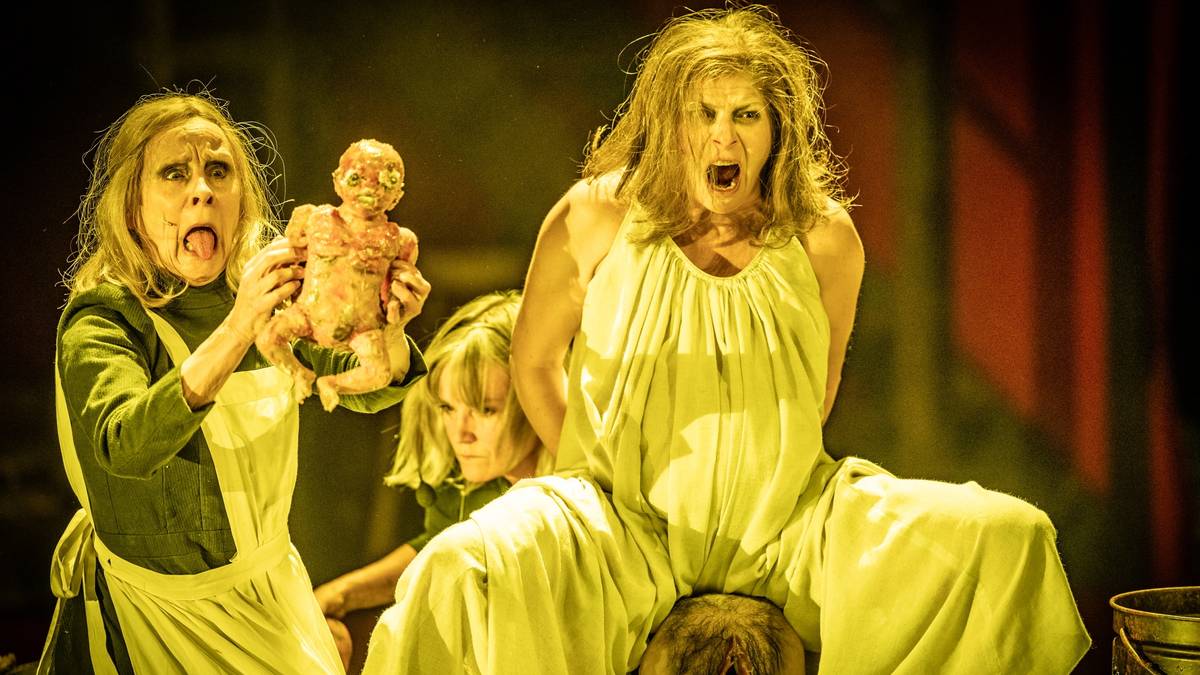 «Sagaen om Isfolket» ved National­theatret – Anmeldelser og anbefalinger