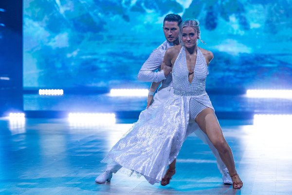 Emilie Enger Mehl og Jørgen Nilsen opptrer under generalprøven til program 8 av Skal vi danse 2025.
Foto: Thomas Andersen / TV 2