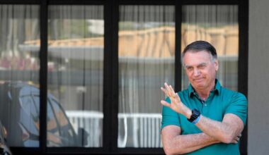 Tidligere president i Brasil Jair Bolsonaro arrestert av føderalt politi