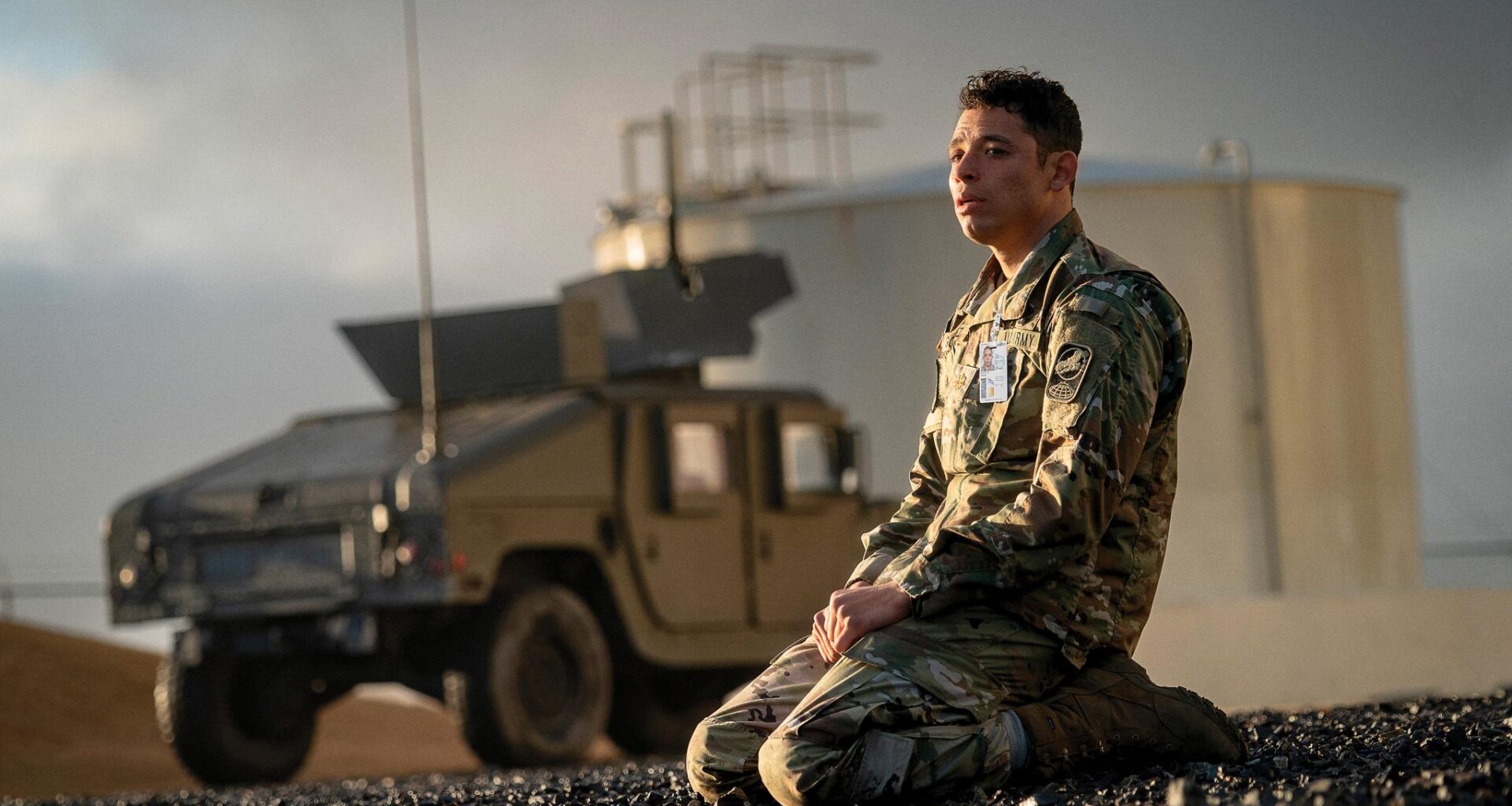Skuespiller Anthony Ramos i rollen som Major Daniel Gonzalez i filmen «A House of Dynamite».