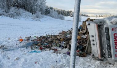 Søppelposer ligger strødd ved E6 - adressa.no