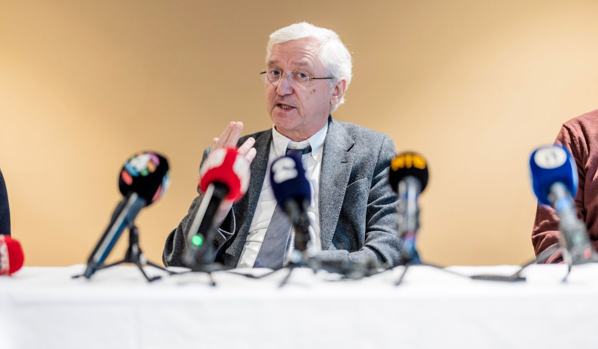 Brøt god advo­katskikk - må betale Viggo Kristi­ansen - fvn.no