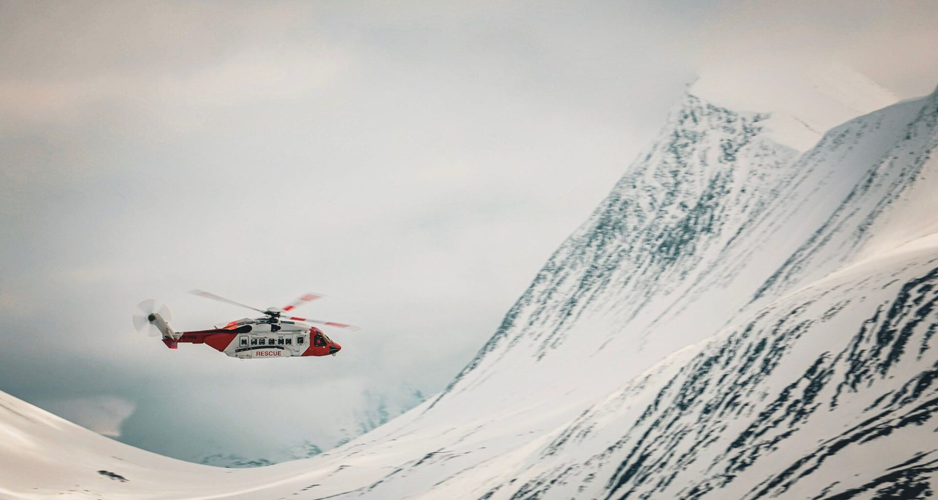 Redningstjenesten, Redningshelikopterbase | Redningsbasen i Tromsø handler om å redde liv – ikke militær tilstedeværelse