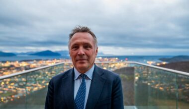 Forhandler med Stortinget om å endre forsvarsplanen