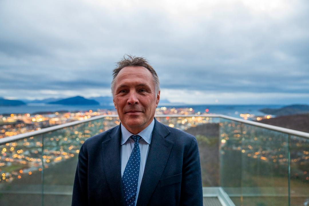 Forhandler med Stortinget om å endre forsvarsplanen