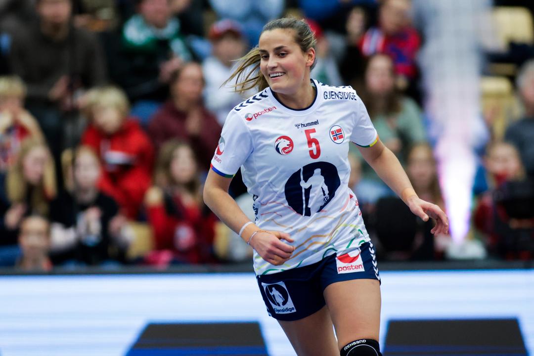 Anniken Obaidli må stå over Norges VM-åpning mot Sør-Korea