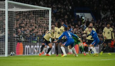 Komisk selvmål og drømmemål ga Chelsea 3-0 mot ti Barcelona-spillere