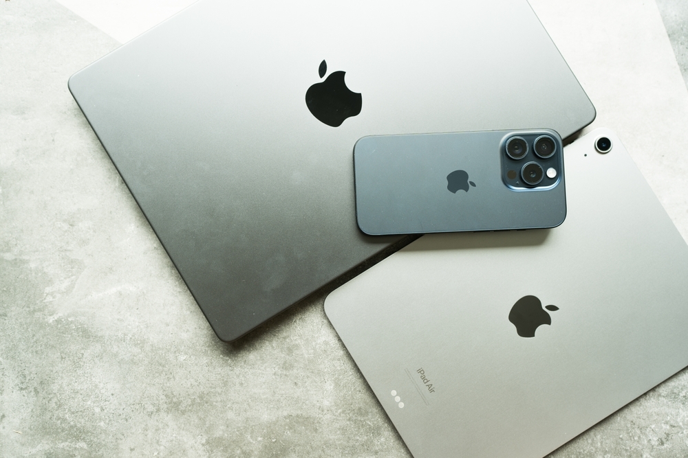 Apple kaster tilsynelatende inn håndkleet og ber Google om å designe en tilpasset Siri LLM -