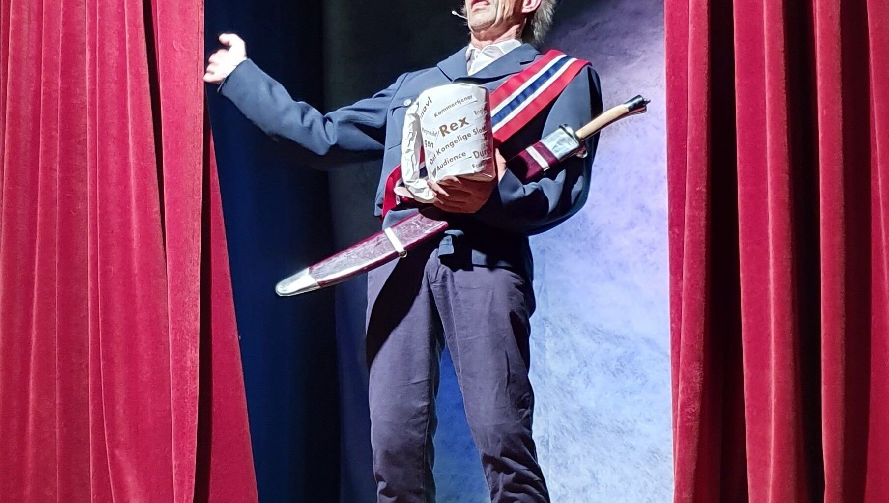 Grimsbu, Folldal | Revyen som venter på bedre tider